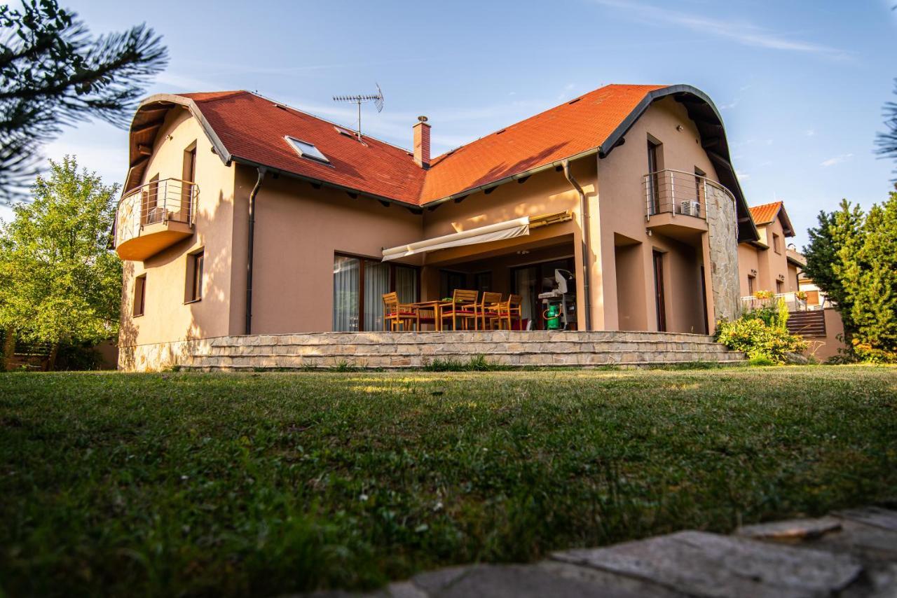 Villa With Pool & Sauna In Beer Village Velké Popovice Dış mekan fotoğraf