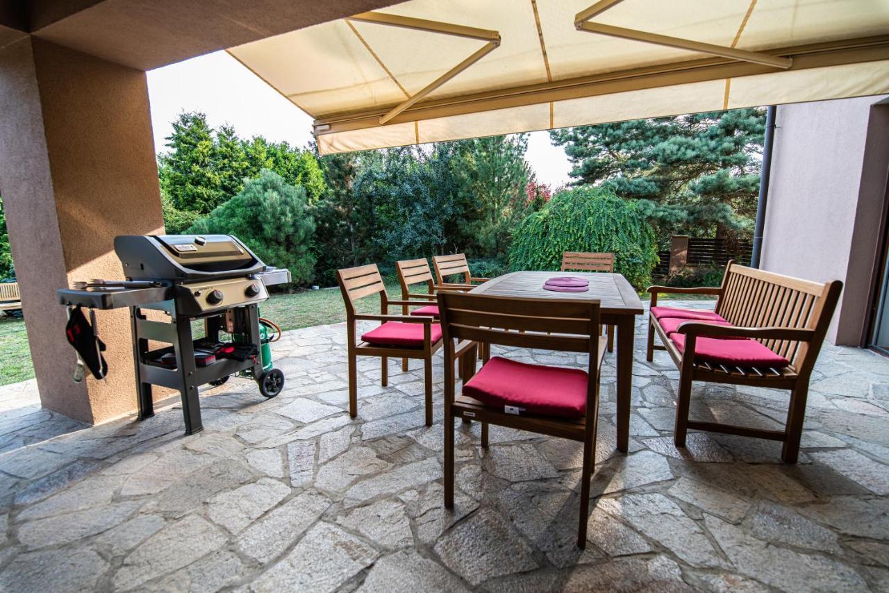 Villa With Pool & Sauna In Beer Village Velké Popovice Dış mekan fotoğraf