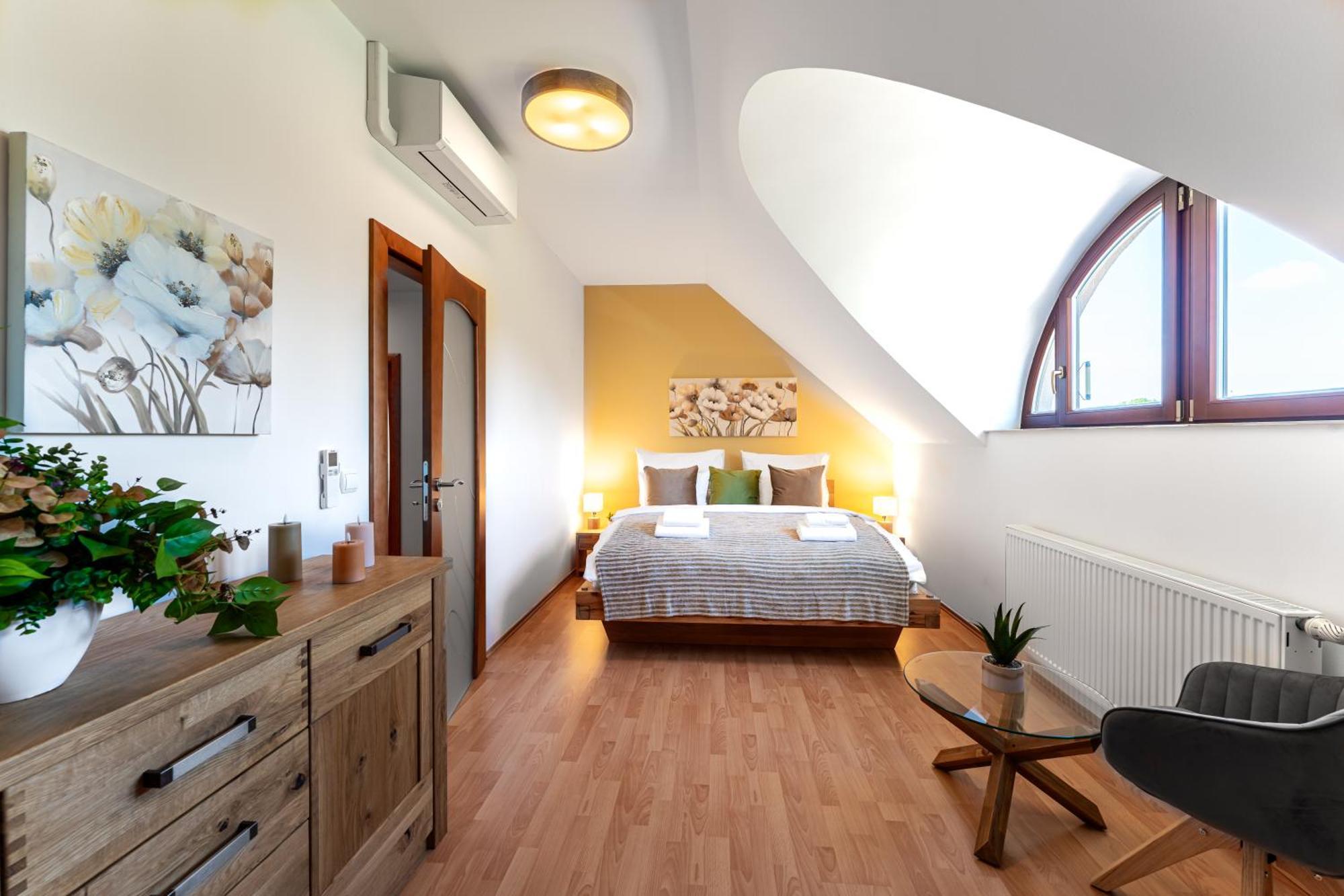 Villa With Pool & Sauna In Beer Village Velké Popovice Dış mekan fotoğraf